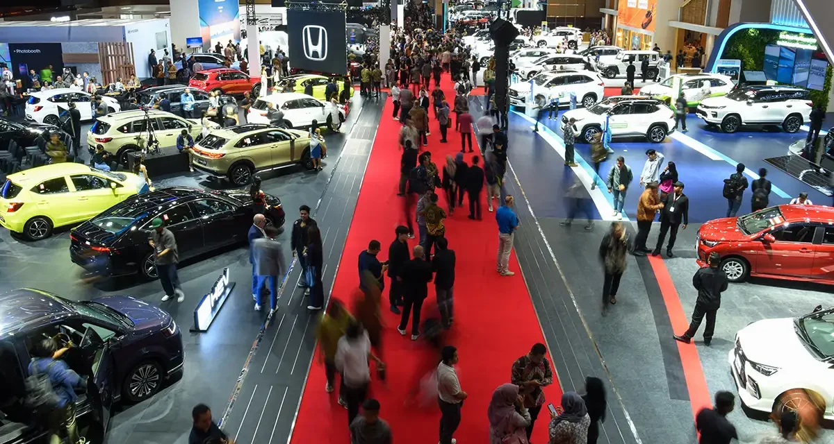 Meski Krisis, Mobil Premium Tetap Diburu!