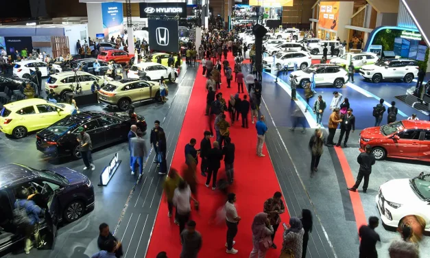 Meski Krisis, Mobil Premium Tetap Diburu!