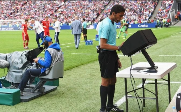 Evaluasi VAR Di Kompetisi Sepak Bola Modern