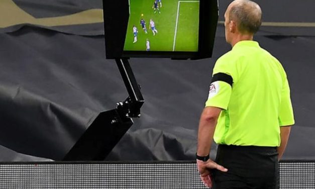 Teknologi VAR Dan Dampaknya Terhadap Permainan