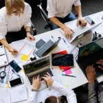Pengaruh Teknologi Terhadap Gaya Hidup Masyarakat Modern
