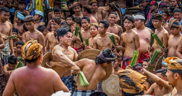 Tradisi Unik Yang Masih Dilestarikan Di Indonesia