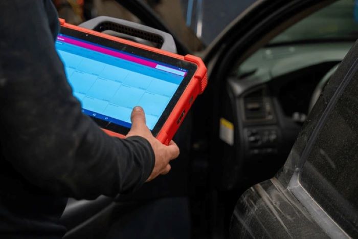 Teknologi Diagnostik Modern Permudah Perawatan Kendaraan