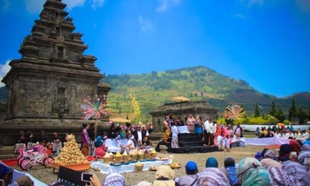 Kebiasaan Unik Masyarakat Dari Berbagai Daerah Di Indonesia