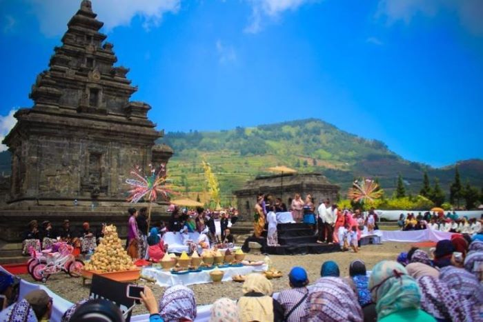 Kebiasaan Unik Masyarakat Dari Berbagai Daerah Di Indonesia
